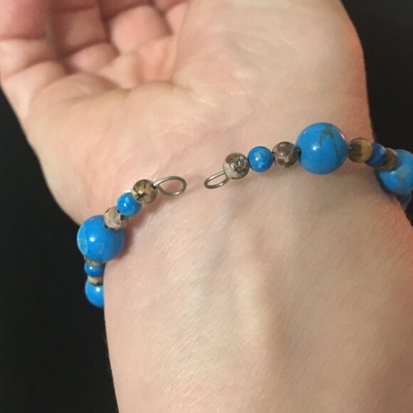 Blue Howlite & Leopardskin Jasper - Picture 3 of 3